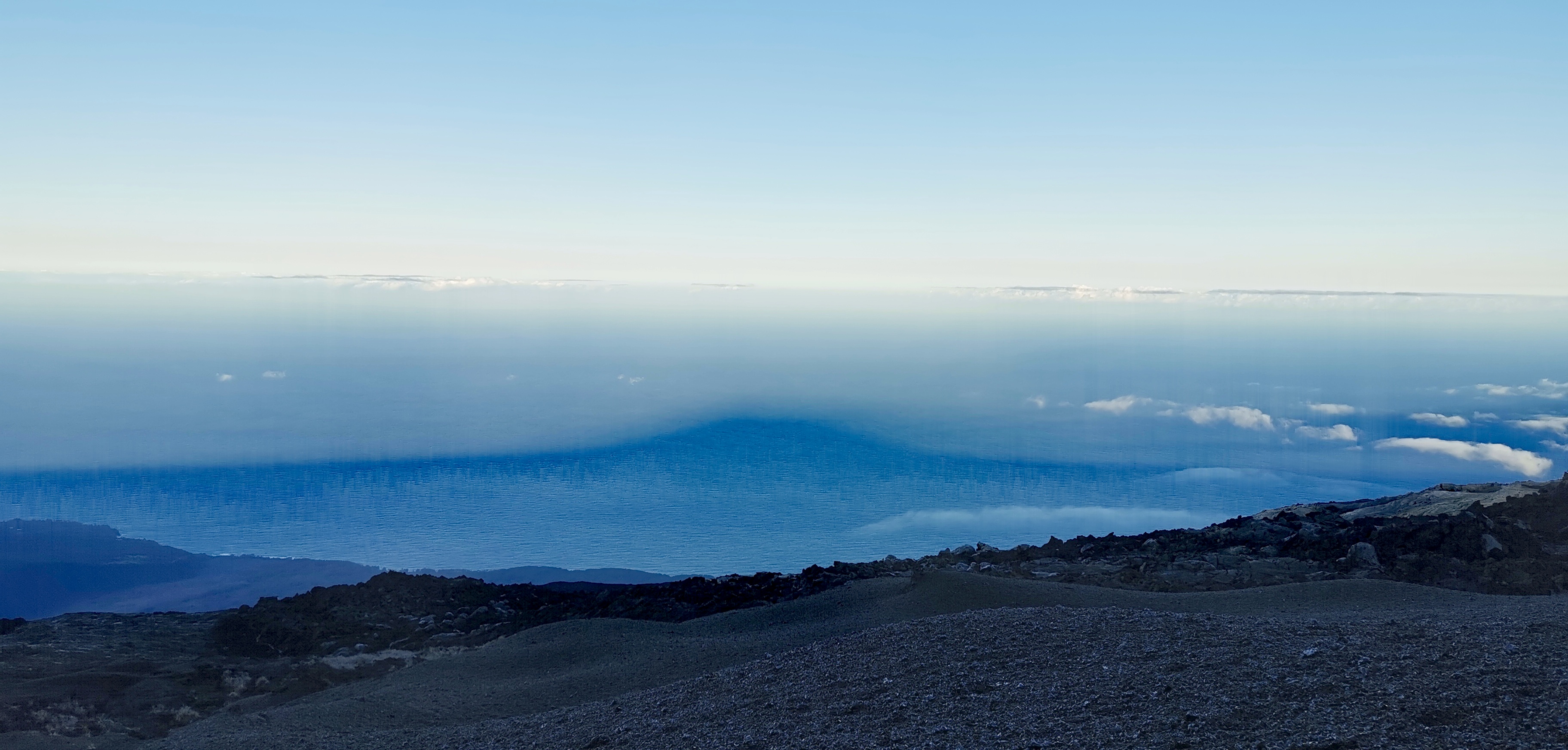 L'ombre de la Fournaise | Un des volcan les plus actifs de la planète L'ombre de la Fournaise | Un des volcan les plus actifs de la planète
