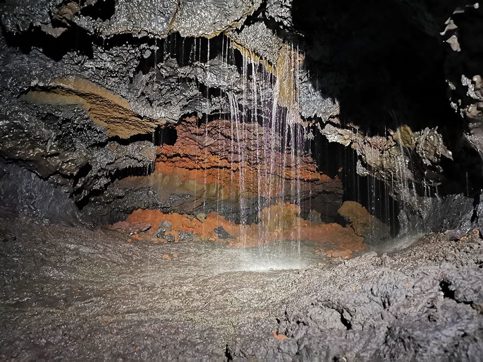 lav1 Une bonne douche ! Le tunnel de lave Kala, temps maussade... Début novembre 2019.