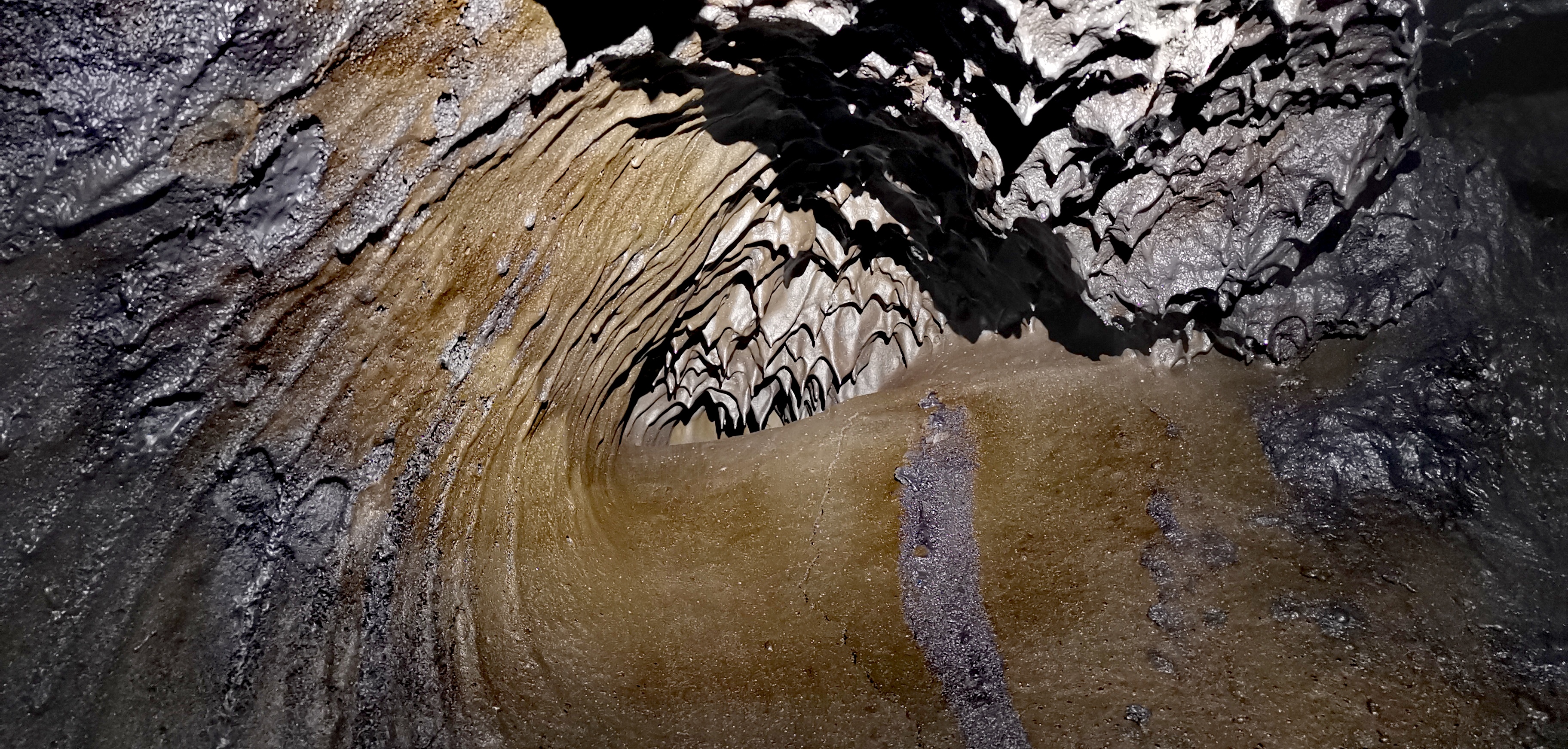 Vague de lave | Tunnel de lave Kala Vague de lave | Tunnel de lave Kala